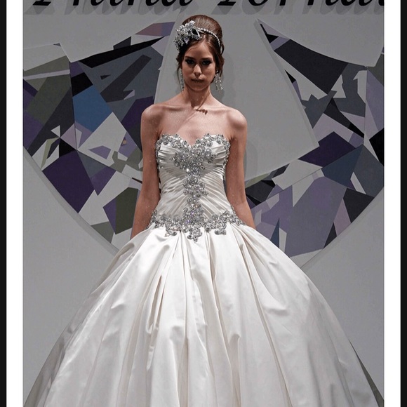 SOLD! Pnina Tornai Wedding Gown & Veil NWT Style 4019 - Picture 7 of 17